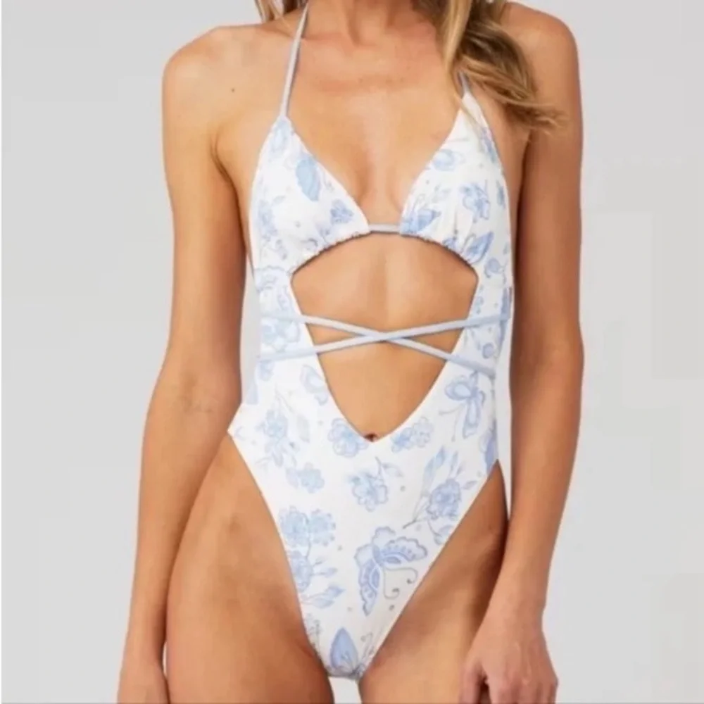 New Frankie's Bikinis x Sydney Sweeney Gemma Wrap Swimsuit Farfalle 3333
